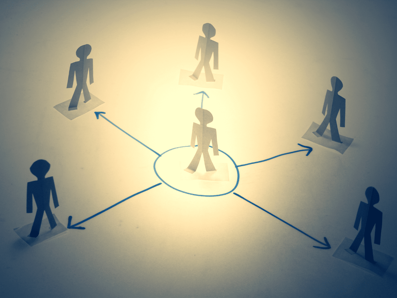 A person in a circle in the middle of the screen with multiple arrows pointing to different people around the circle